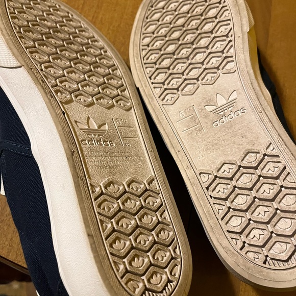 Woman’s size 7 slip on adidas shoes - Picture 6 of 6